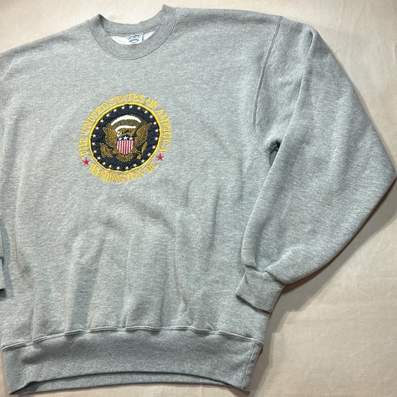 Washington DC crest sweater - Picture 4 of 9
